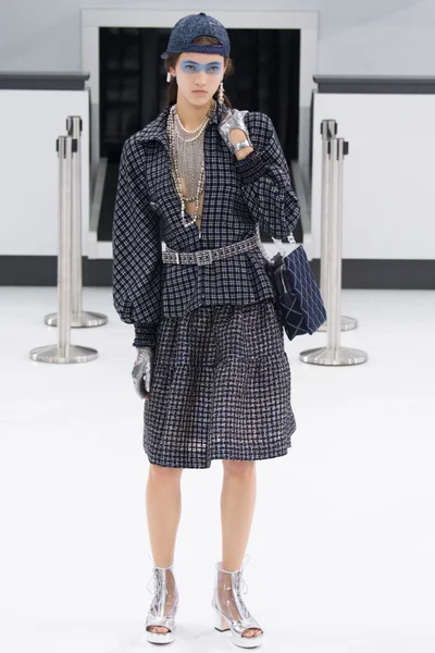 Look 12